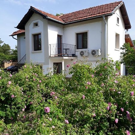 Popovi Koshari Guest House Dolno Panicherevo Exterior foto